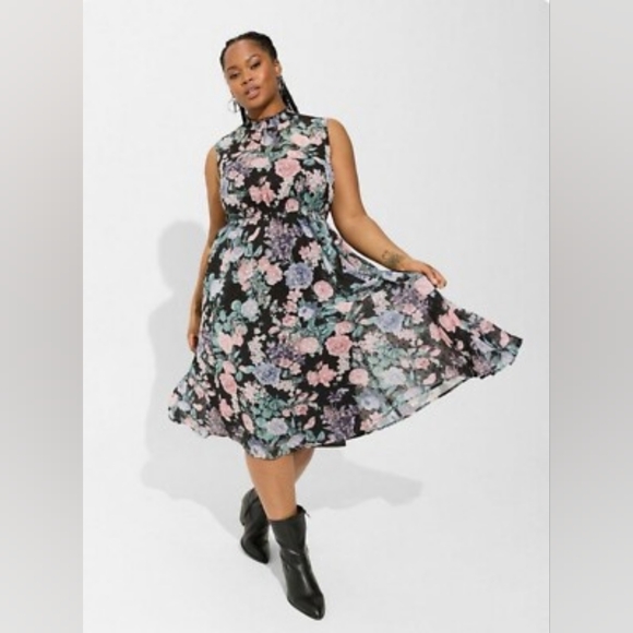 torrid Dresses & Skirts - NWT Torrid Floral Clip Dot Mock Neck Sleeveless Midi Romantic Dress Fit Flare 1X
